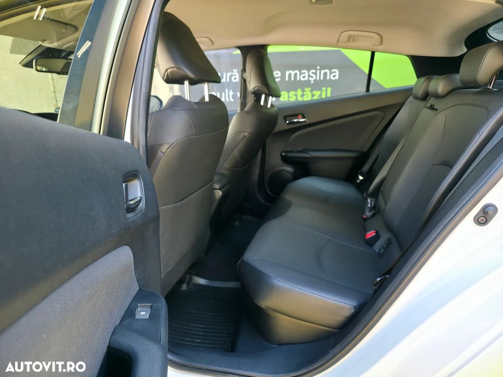 Toyota Prius 1.8 HSD Exclusive Plus - 9