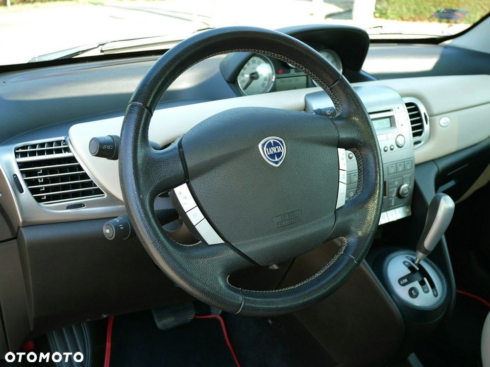 Lancia Ypsilon Y 1.4 16v Automatik Platino - 14