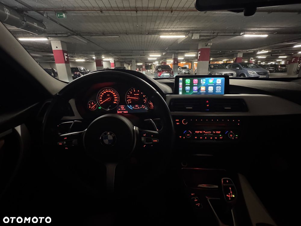 BMW Seria 3 320i - 30