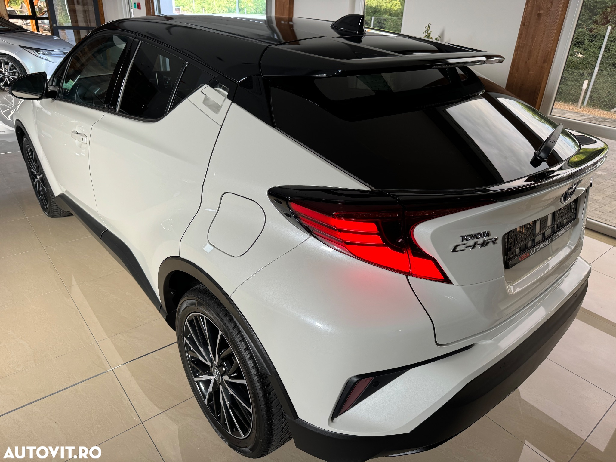 Toyota C-HR 1.8 Hybrid Black&White - 33
