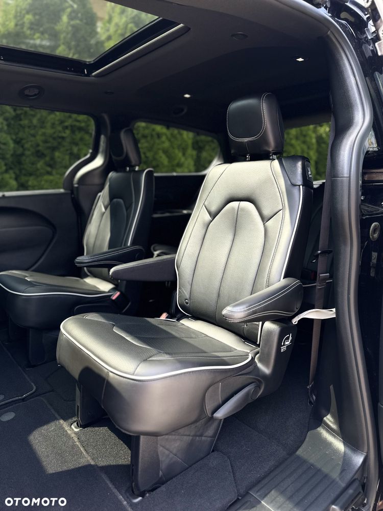 Chrysler Pacifica - 26