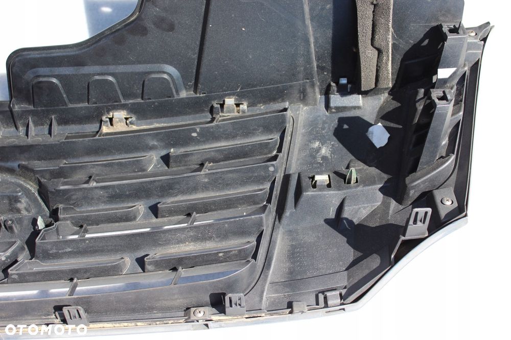 nissan navara np300 grill atrapa 623105jt0a - 11