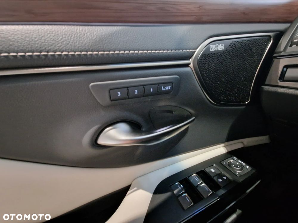 Lexus ES 300h Prestige - 20