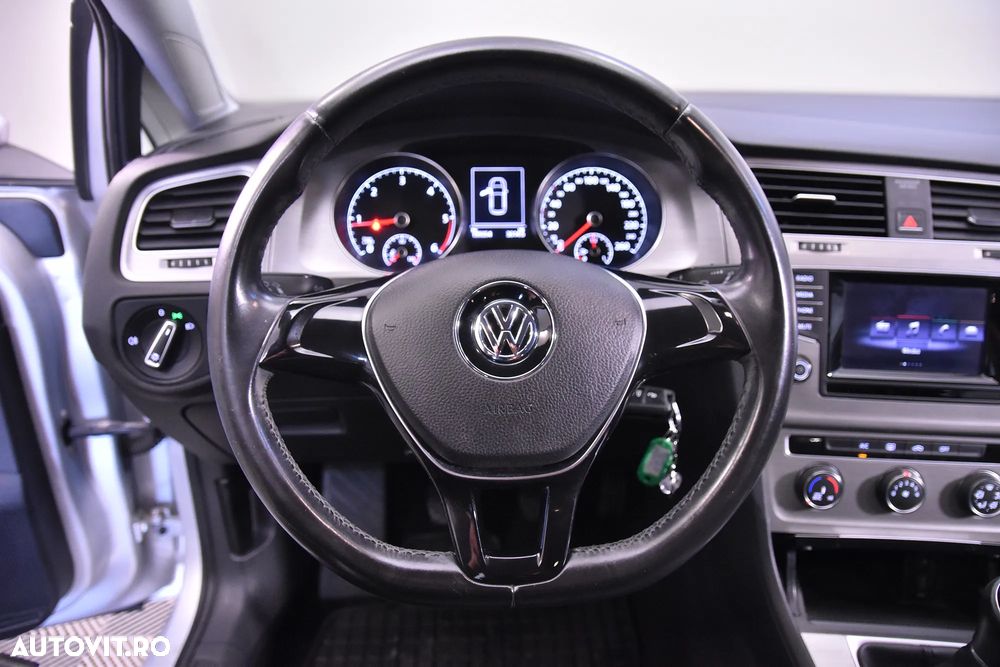 Volkswagen Golf - 16