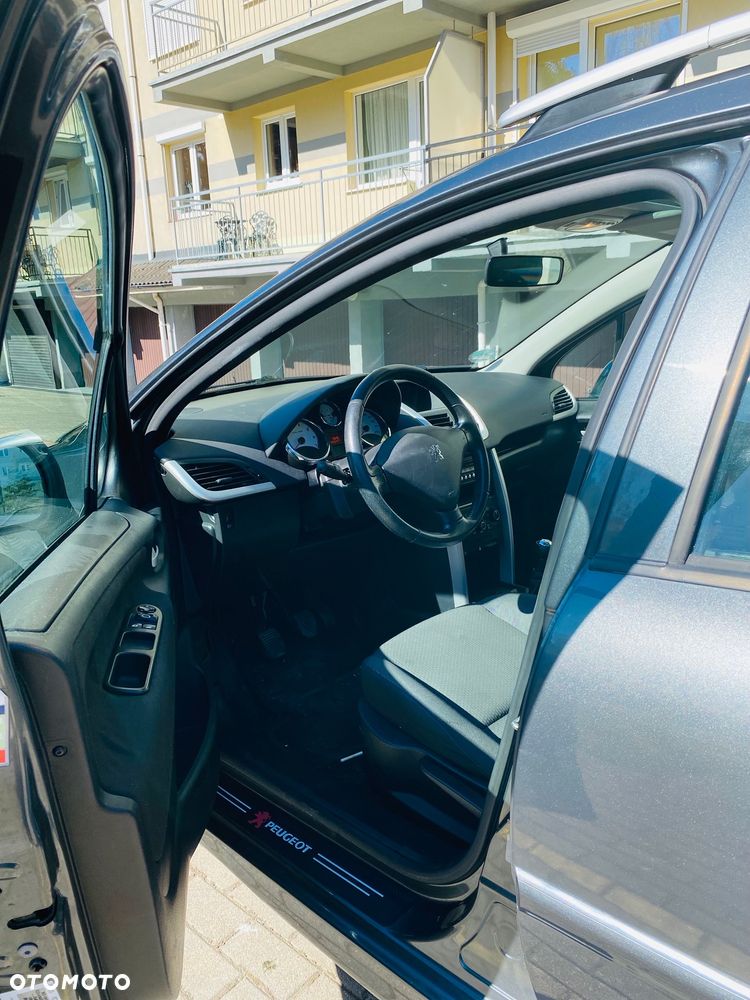 Peugeot 207 1.4 16V Trendy - 10