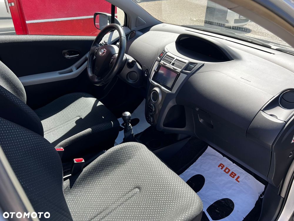 Toyota Yaris 1.33 VVT-i Executive - 22