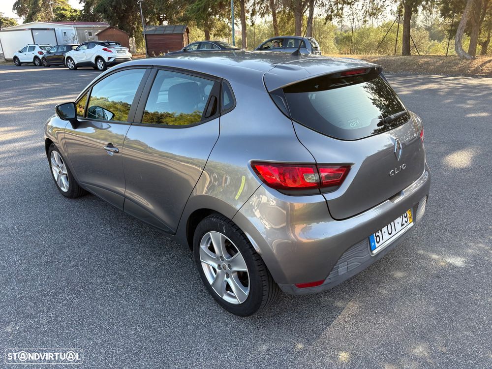 Renault Clio 1.2 16V Confort - 1