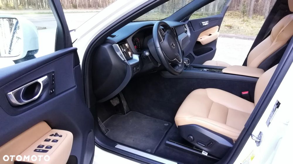 Volvo XC 60 T5 AWD Momentum - 11