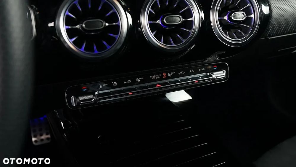 Mercedes-Benz CLA 200 AMG Line 7G-DCT - 28