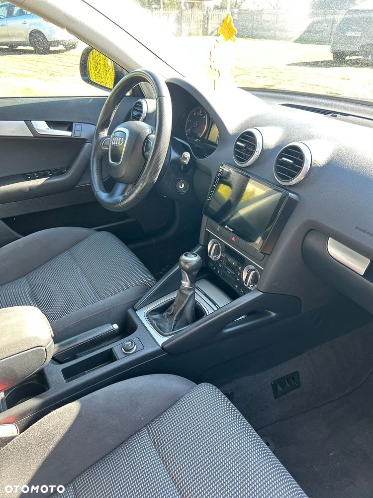 Audi A3 Sportback 1.6 TDI DPF Attraction - 14