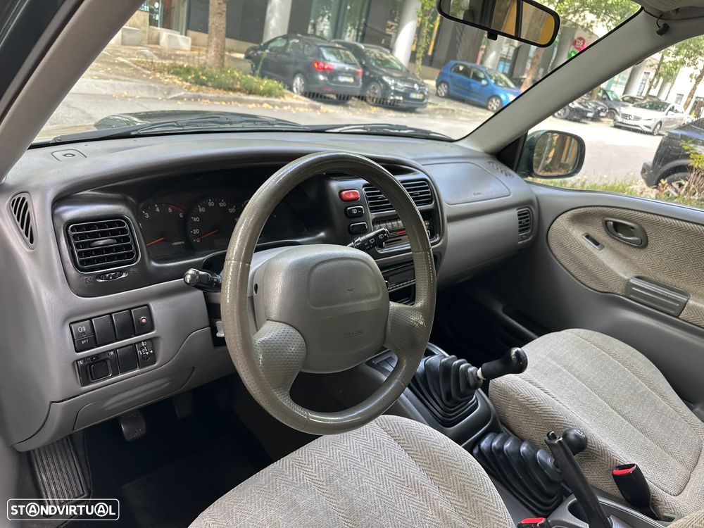 Suzuki Grand Vitara Metal Top 2.0 TDi - 13