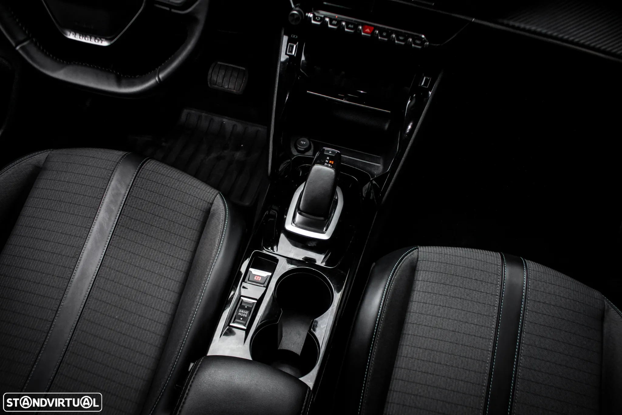 Peugeot e-2008 Allure - 36
