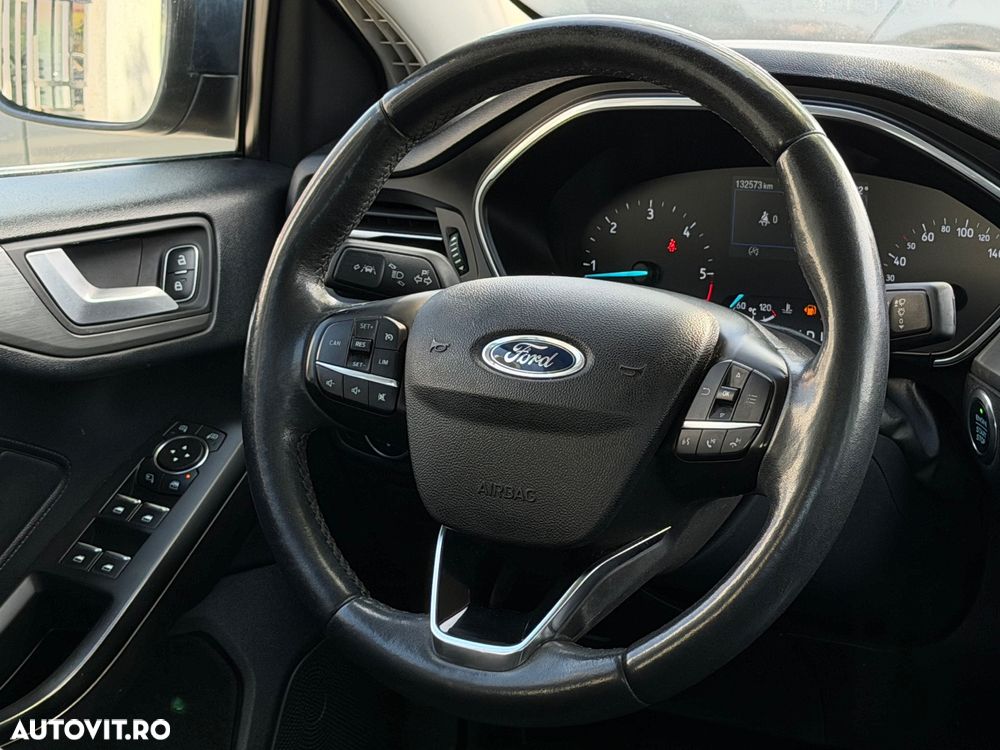 Ford Focus 1.5 TDCi Powershift Titanium - 4