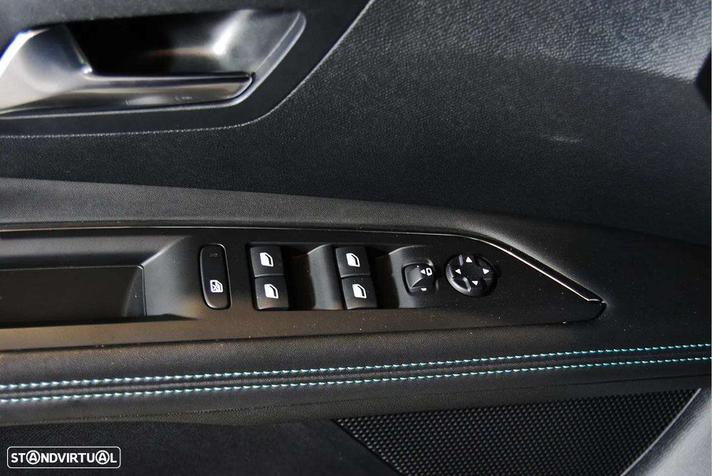 Peugeot 3008 1.5 BlueHDi Allure Pack EAT8 - 17