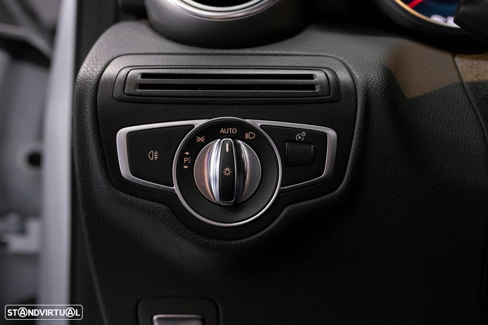 Mercedes-Benz GLC 300 e 4Matic 9G-TRONIC AMG Line - 22