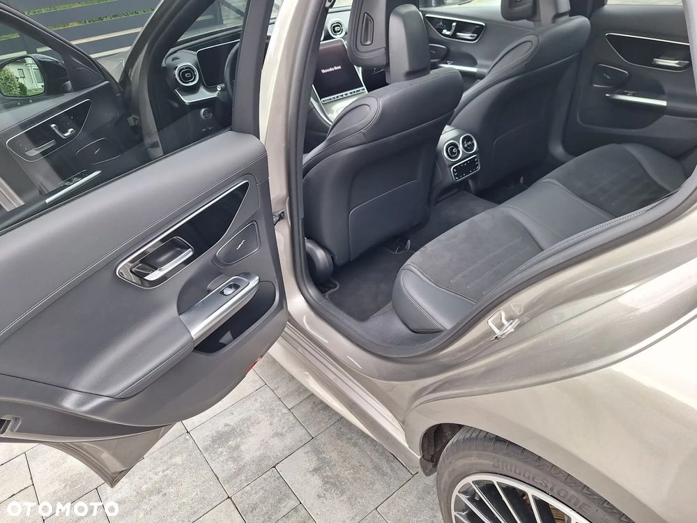 Mercedes-Benz Klasa C ver-300-e-phev-amg - 32