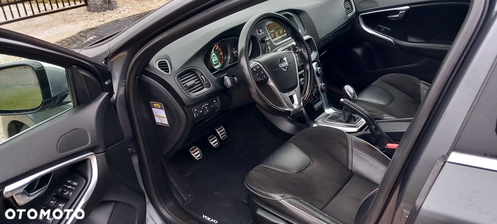 Volvo V40 D2 R Design - 5