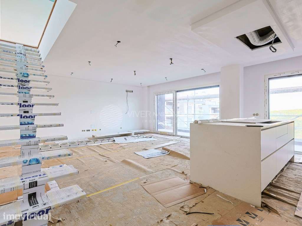 T3 Duplex novo em Empreendimento de Luxo, na Charneca da Caparica. - Grande imagem: 2/90