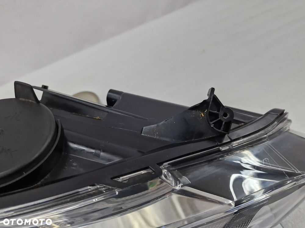 RENAULT CLIO IV LIFT 16- PRAWA LAMPA PRZEDNIA PRZÓD , NR 260100653R , NR AUKCJI LA56 - 9