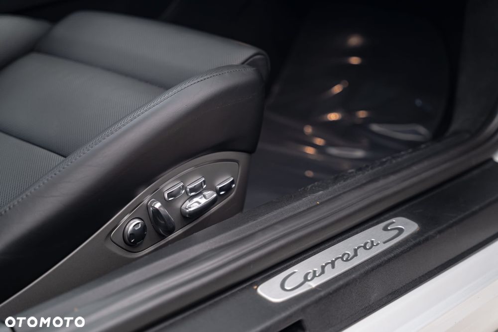 Porsche 911 Carrera S PDK - 36