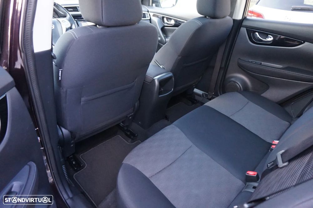 Nissan Qashqai 1.5 dCi N-Connecta 18 - 21