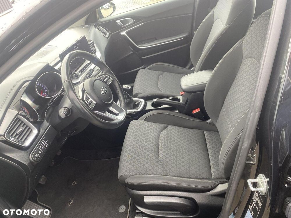 Kia Ceed - 13