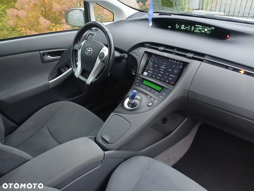 Toyota Prius (Hybrid) Executive - 26