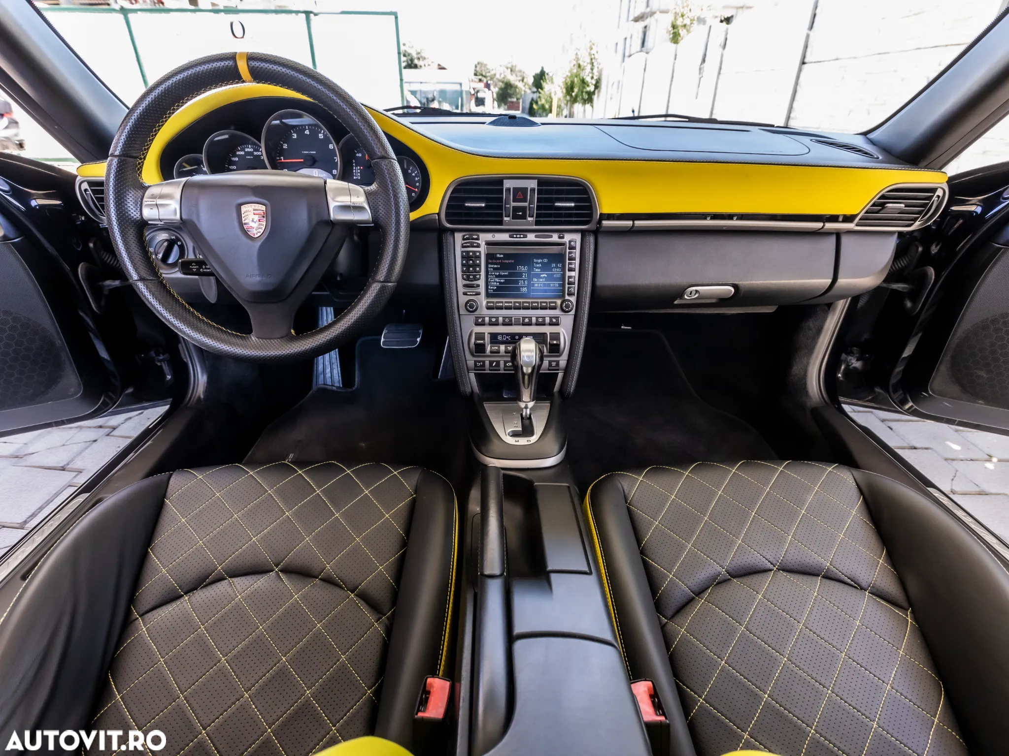 Porsche 911 Carrera 4 Tiptronic S - 16
