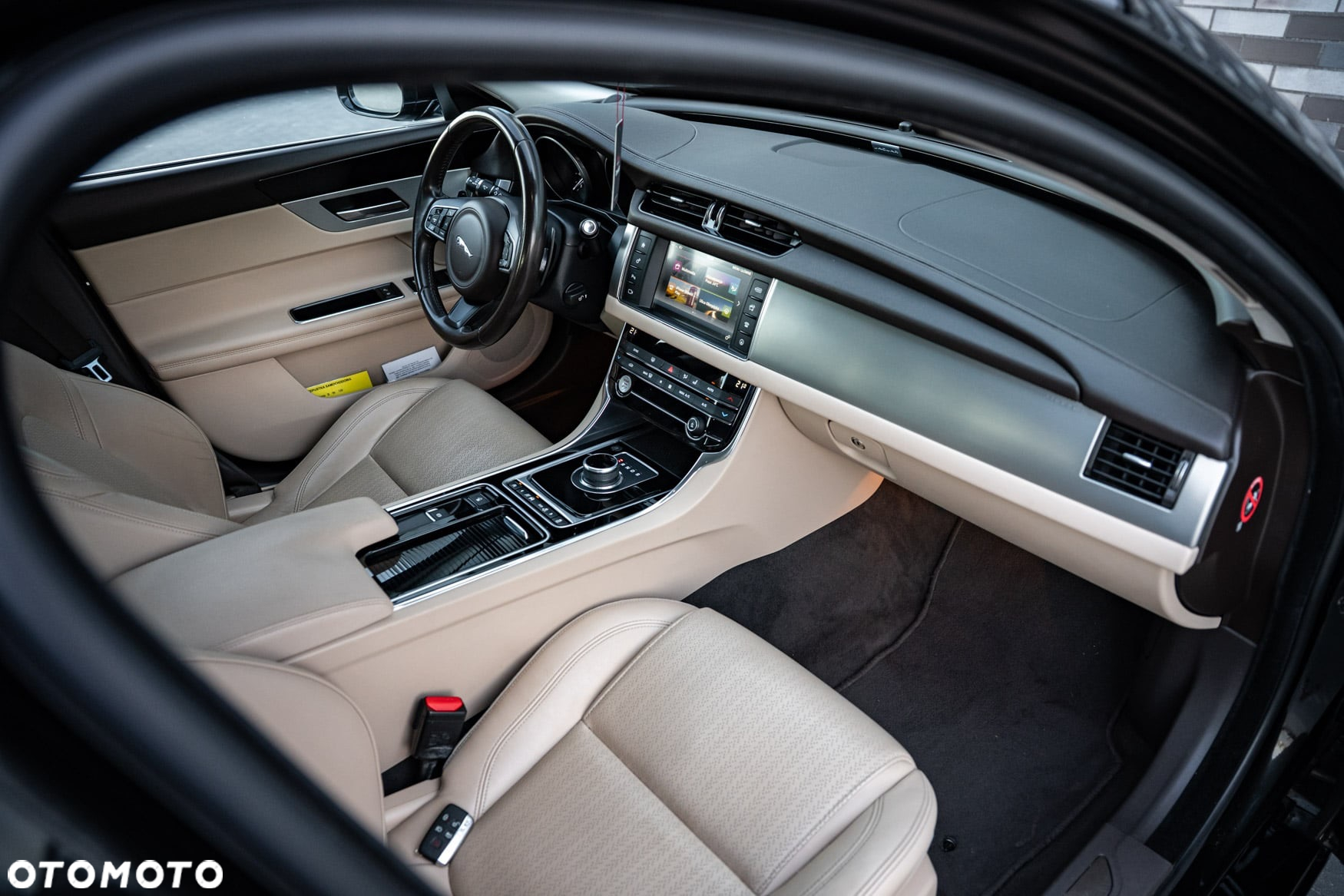 Jaguar XF 2.0 i4D AWD Prestige - 18