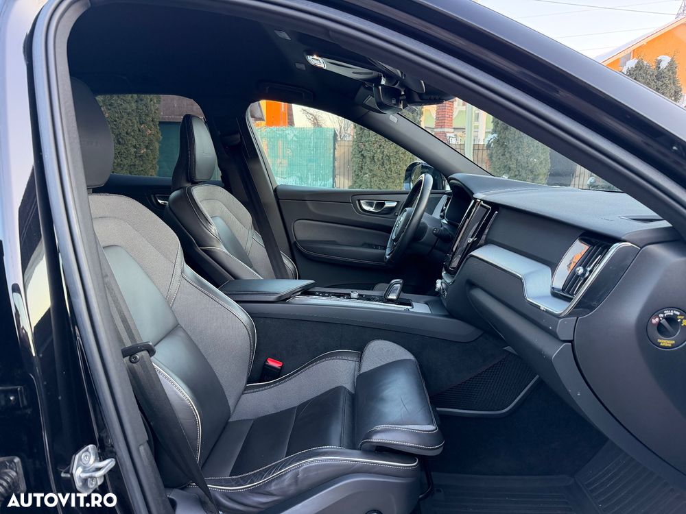 Volvo XC 60 B5 MHEV AWD R-Design - 17