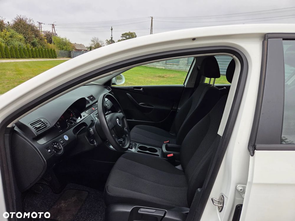 Volkswagen Passat 1.6 Exclusive - 10