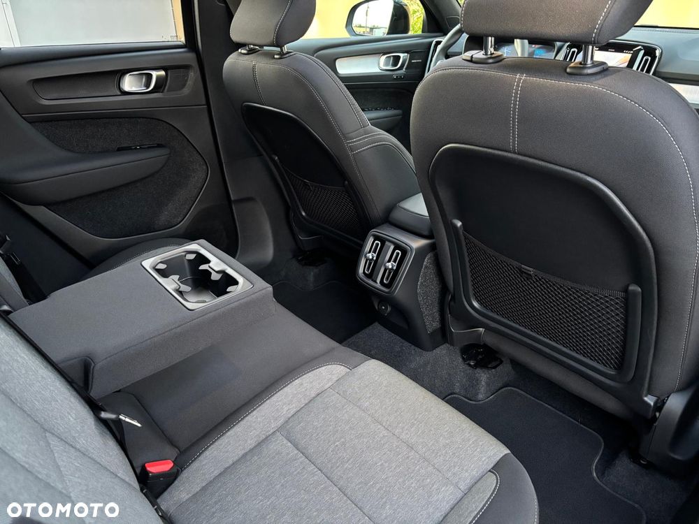 Volvo XC 40 B4 Ultra Black Edition - 16