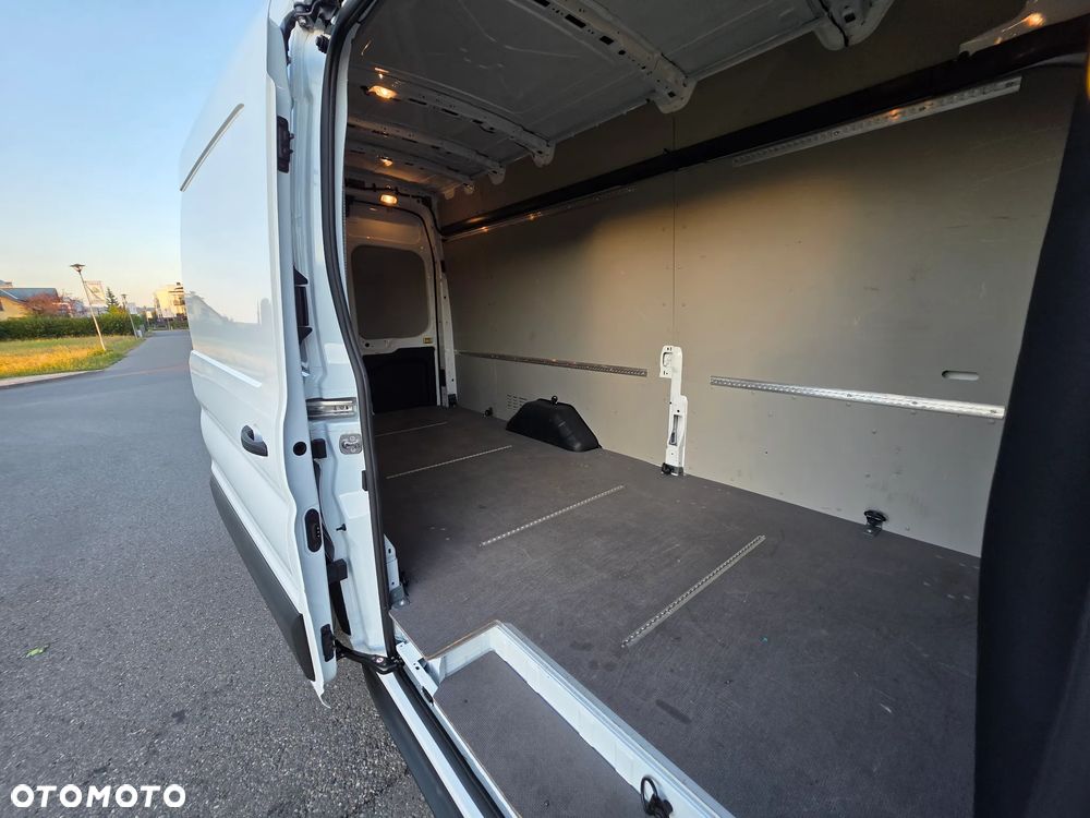 Ford Transit L4 RWD Trend - 10