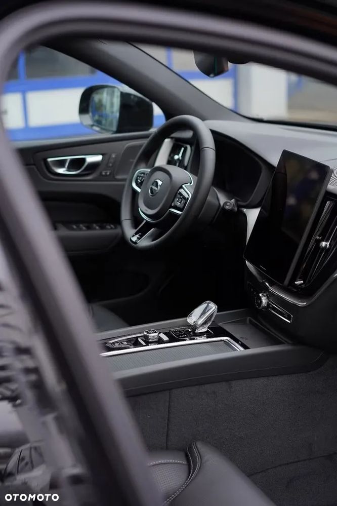 Volvo XC 60 B5 B AWD Plus Black Edition - 20