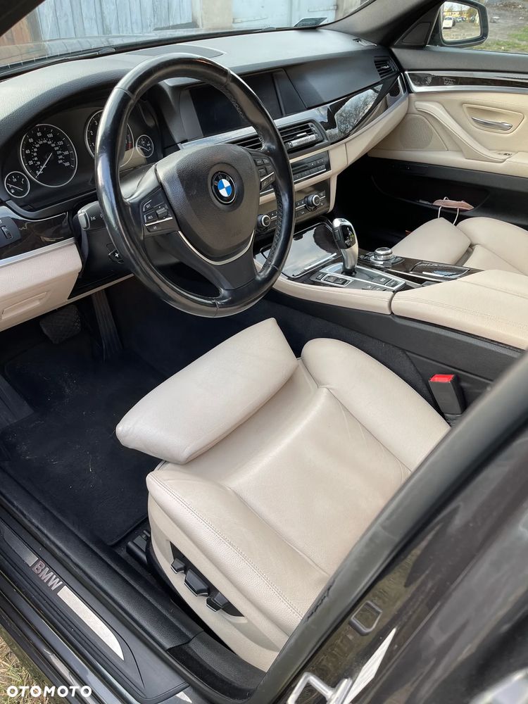 BMW Seria 5 550i - 16