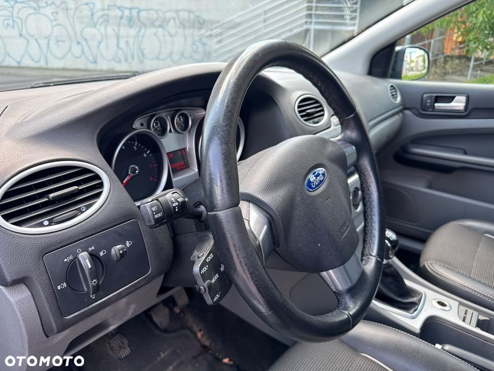 Ford Focus 1.8 FF Ghia - 14
