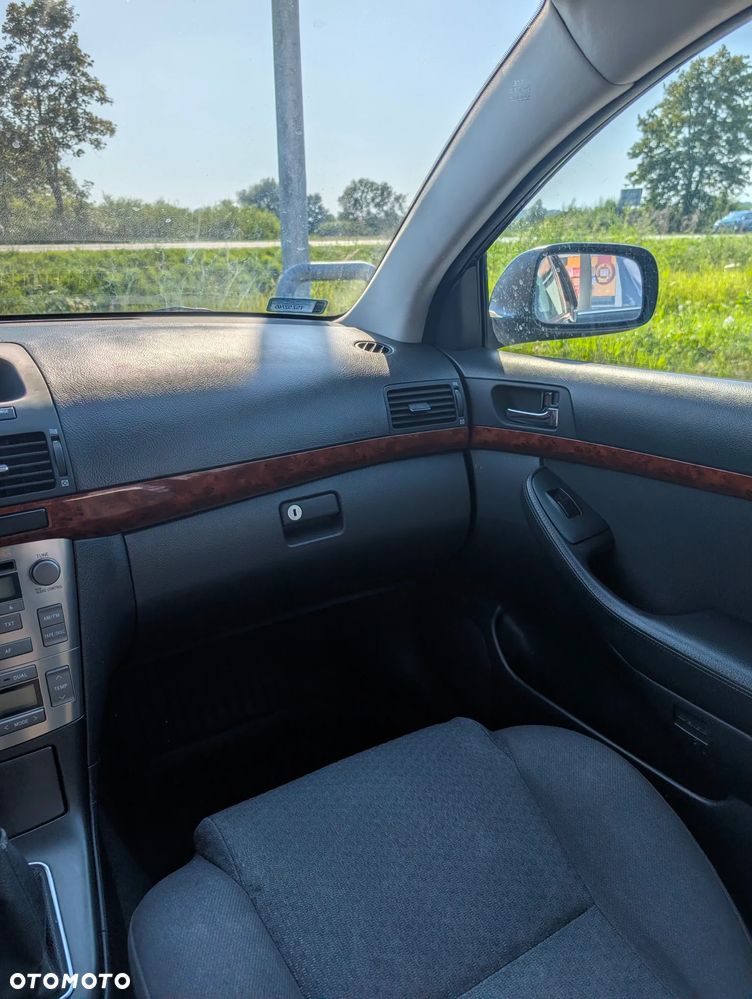 Toyota Avensis 2.0 D-4D - 14