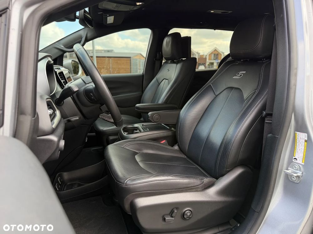 Chrysler Pacifica - 11