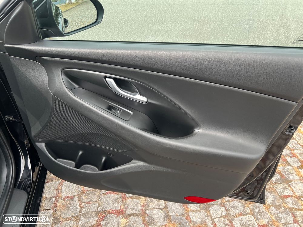 Hyundai i30 SW 1.6 CRDi Style Plus - 32