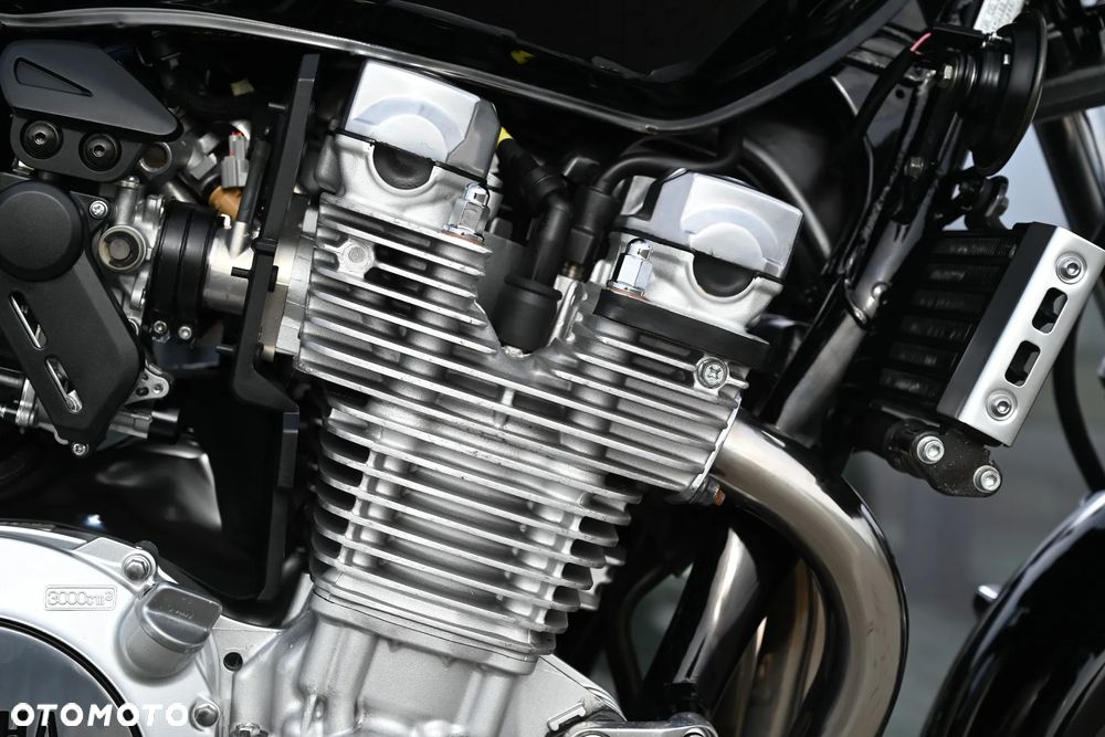 Yamaha XJR - 24
