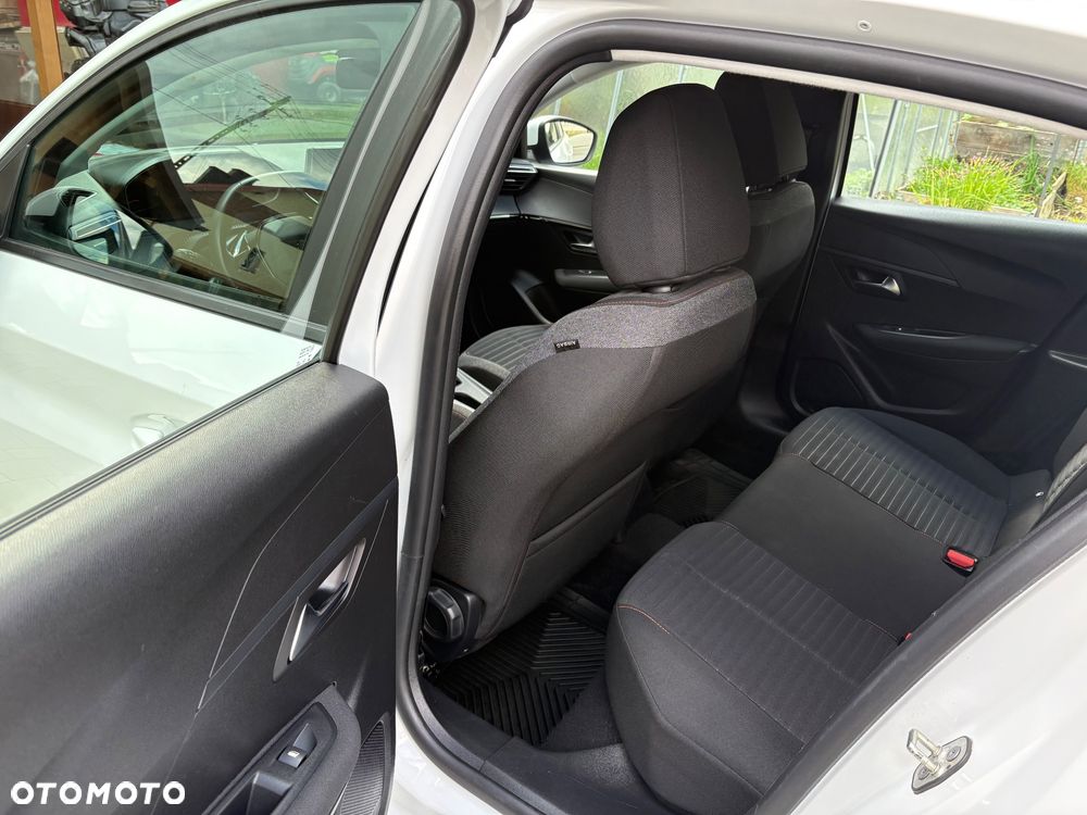 Peugeot 208 - 18