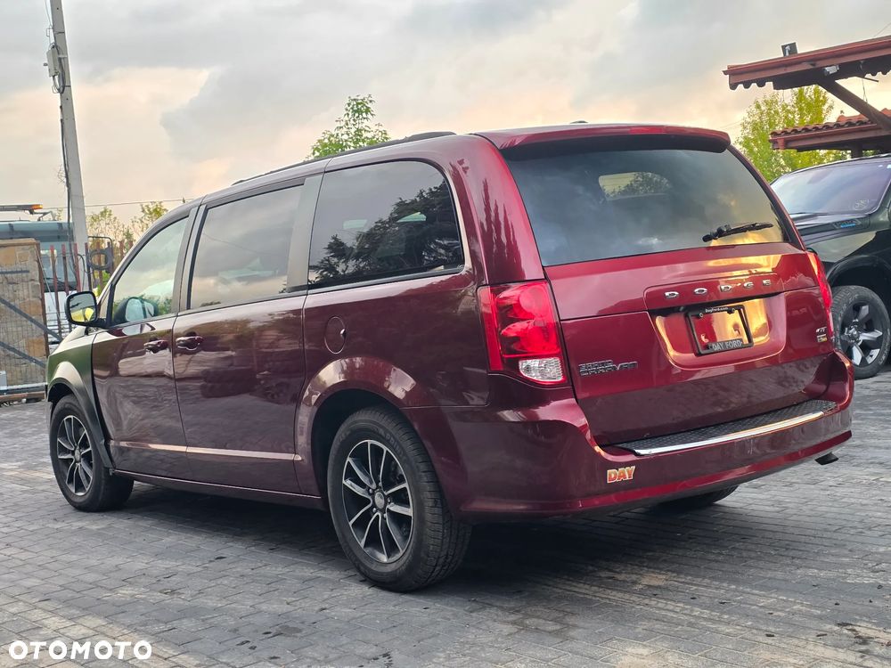Dodge Grand Caravan 3.6 R/T - 4