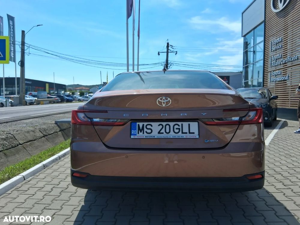 Toyota Camry - 5