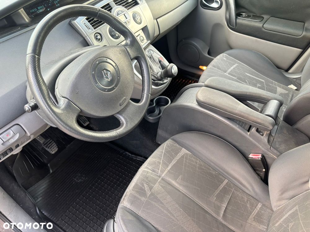 Renault Scenic 2.0 16V Emotion Plus - 8