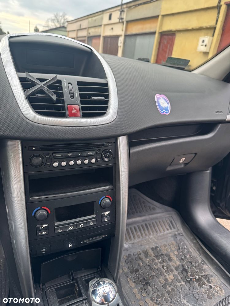 Peugeot 207 - 8