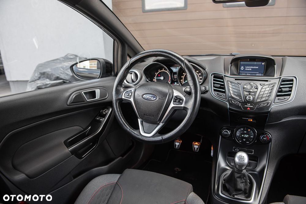 Ford Fiesta 1.0 EcoBoost STart-Stop ST-LINE - 26