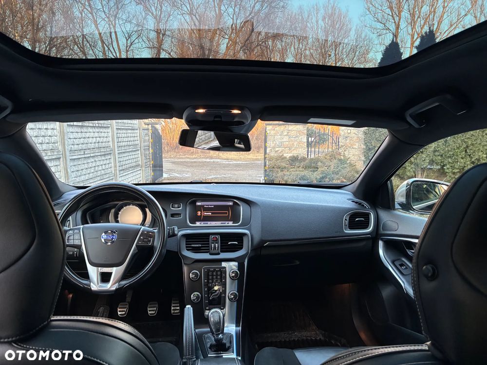 Volvo V40 T3 R-Design - 31