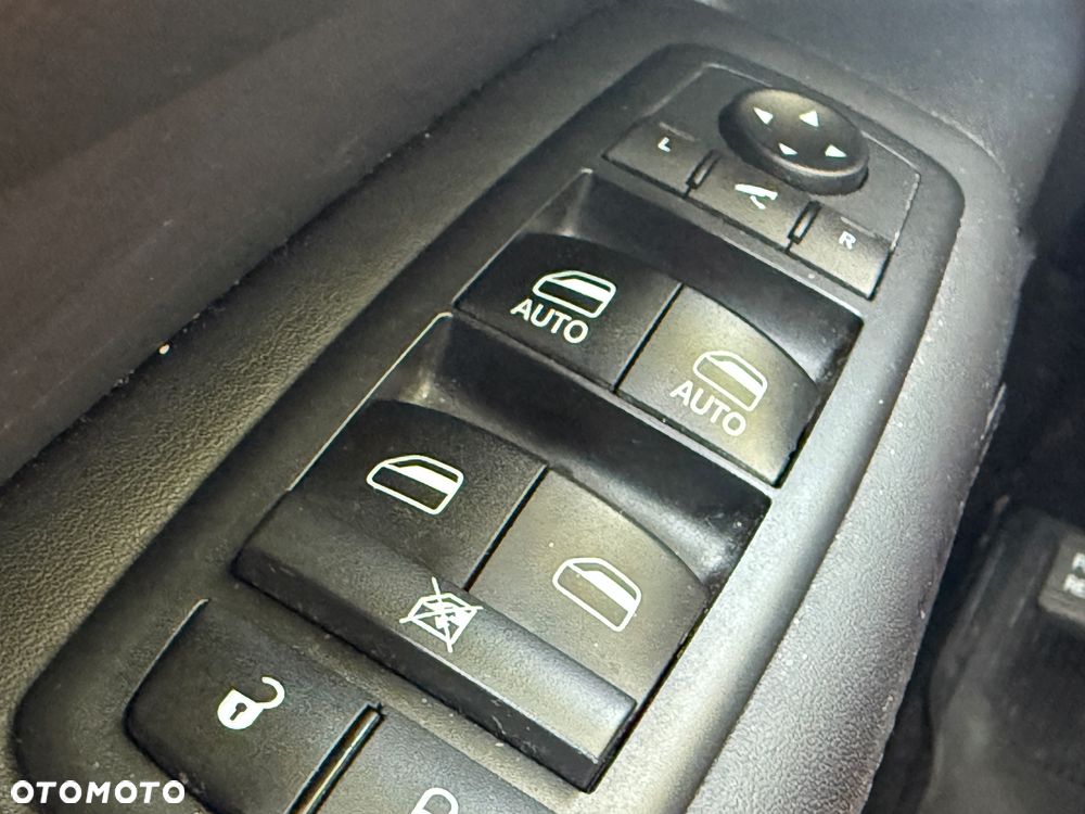Jeep Grand Cherokee - 19