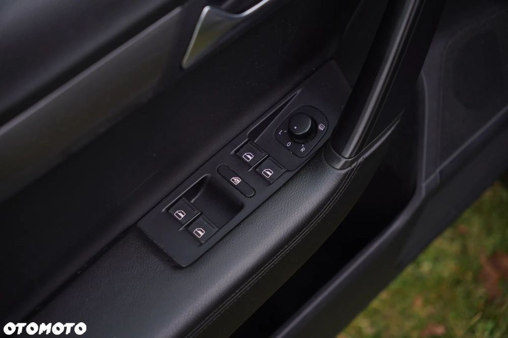 Volkswagen Passat 2.0 TDI BlueMotion Technology Highline - 25