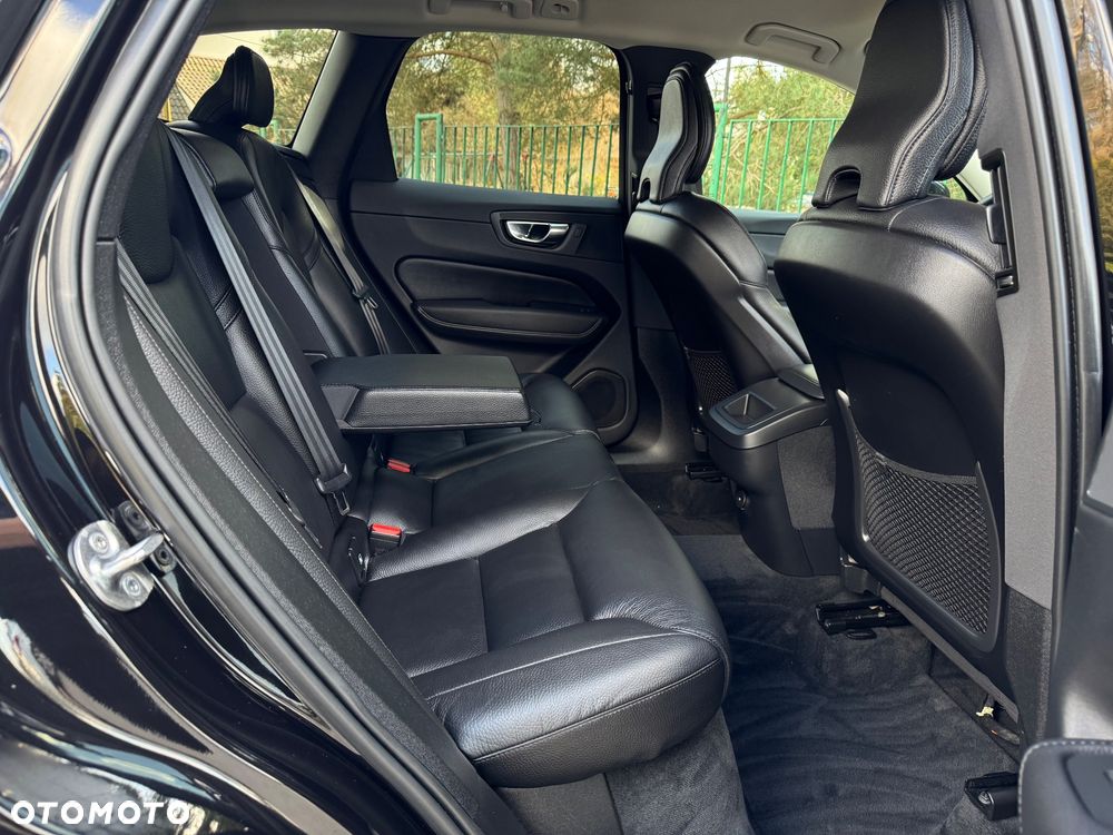 Volvo XC 60 B4 D Geartronic Momentum Pro - 25